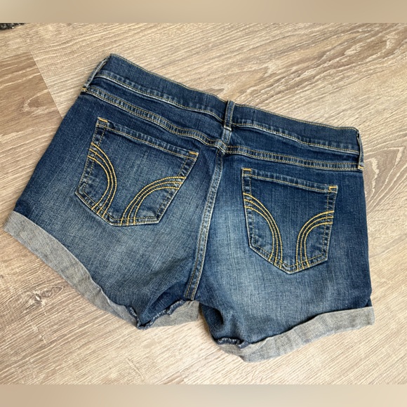 Hollister Low Rise Midi Shorts Size 5/27 - Picture 2 of 9